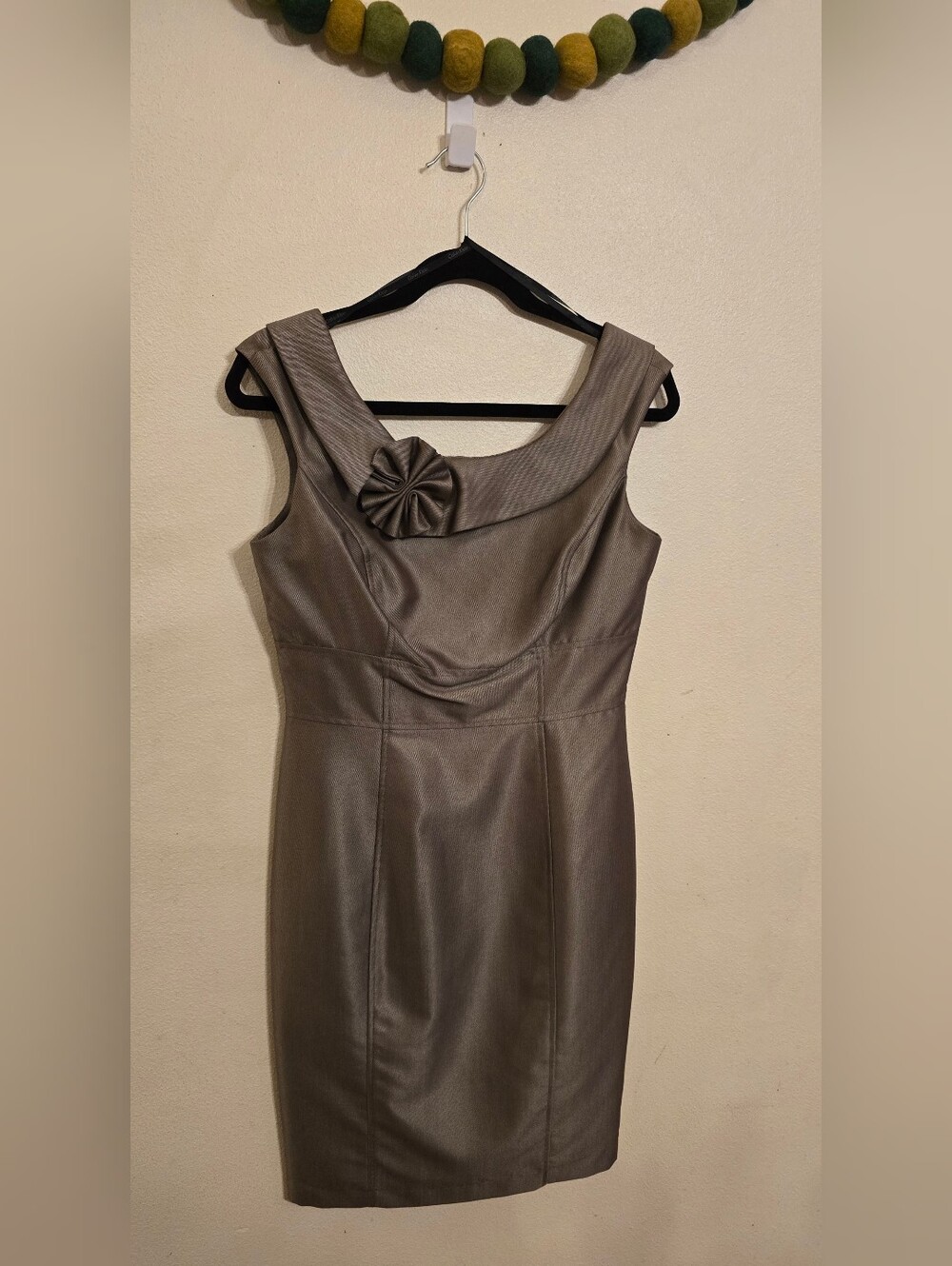 Calvin Klein Sheath Dress Women Size 6 Quiet Luxury Gold Taupe Vintage-Inspired